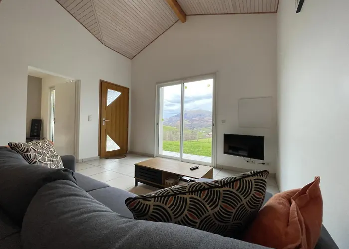 Lur-xuri-bidean Feriehus