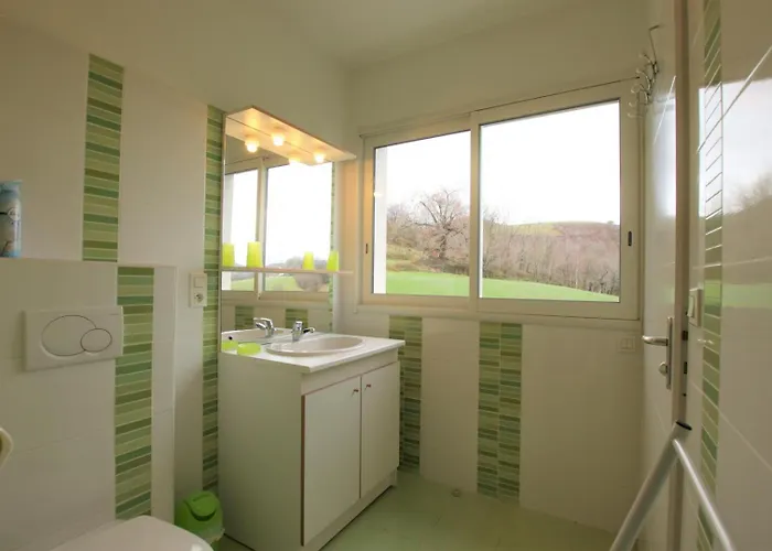 Lur-xuri-bidean Louhossoa